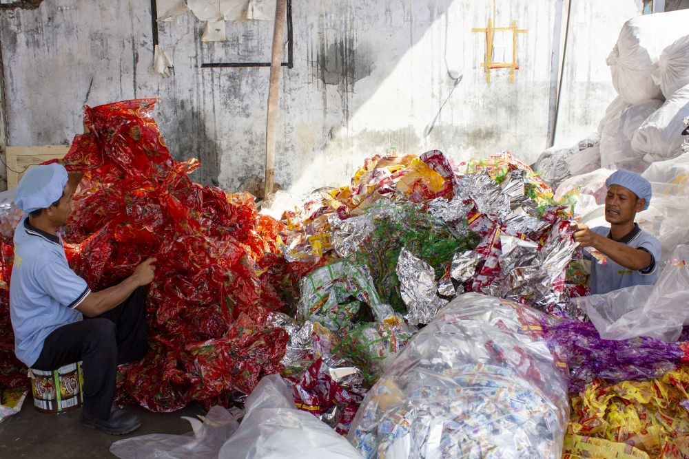 Sekolah ini Wajibkan Beli Formulir PPDB Pakai Botol Plastik Bekas