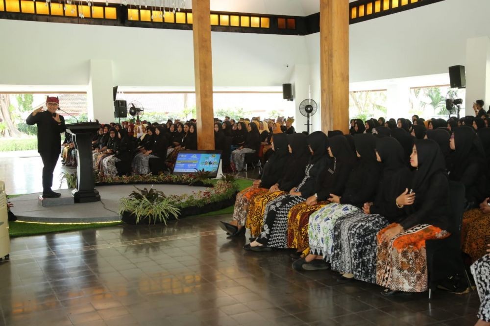 SK CPNS Diserahkan, Bupati Anas Minta Bidan Berinovasi Kurangi AKI