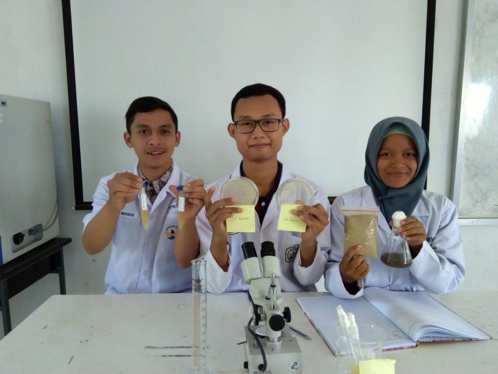 Tiga Mahasiswa Magelang Manfaatkan Kulit Kacang jadi Prebiotik
