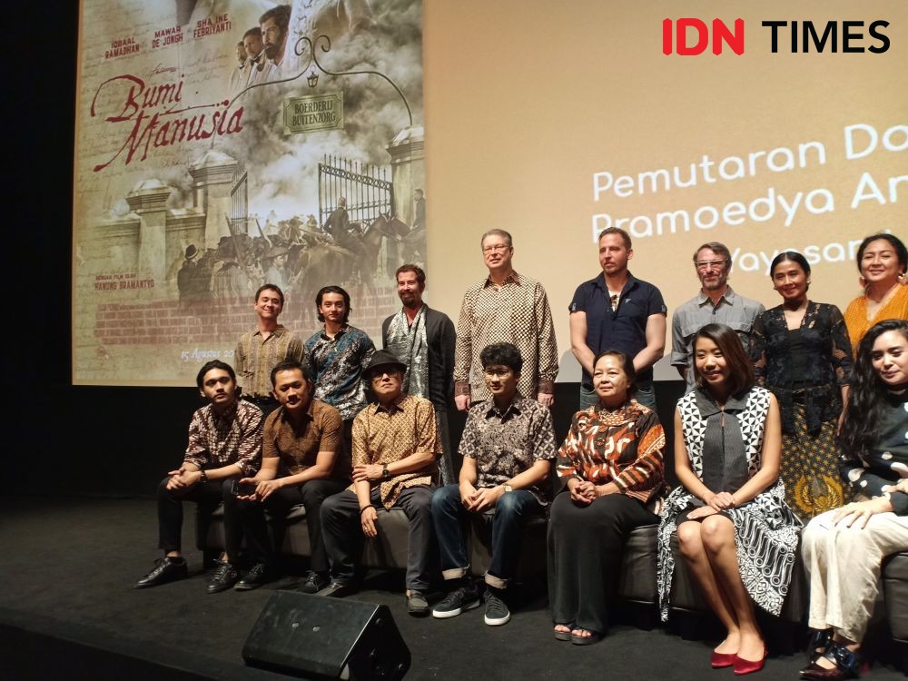 Siapa yang tak kenal dengan sastrawan Indonesia 10 Fakta Film Bumi Manusia Perburuan yang Akan Rilis Bersamaan