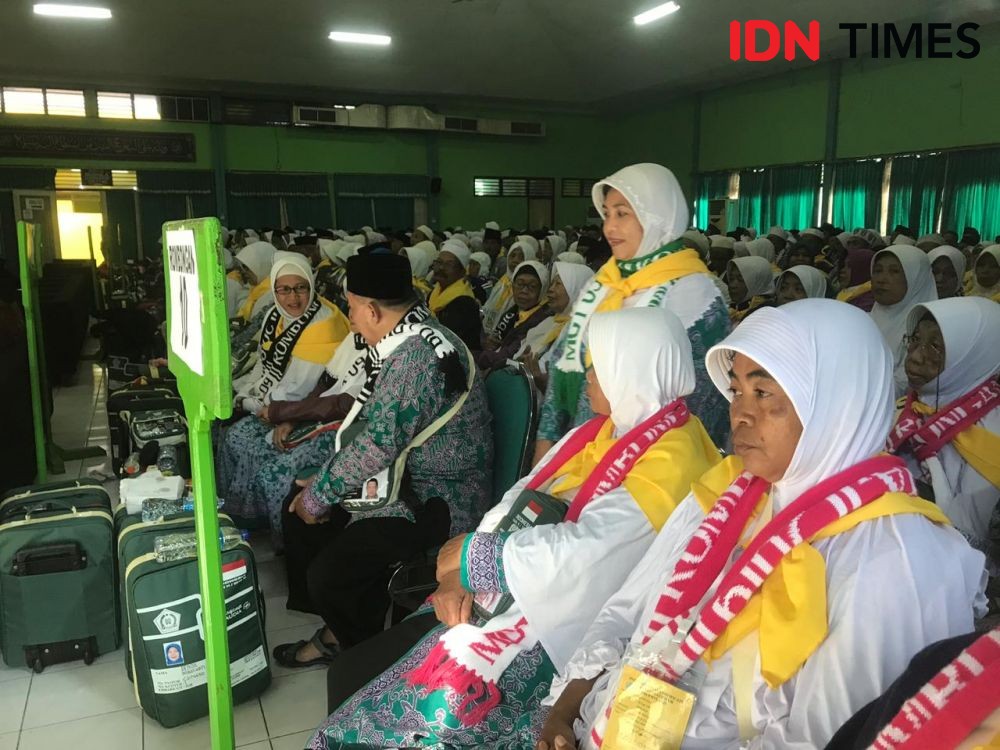 Disambut Menag, CJH Kloter Pertama Tiba Di Embarkasi Surabaya