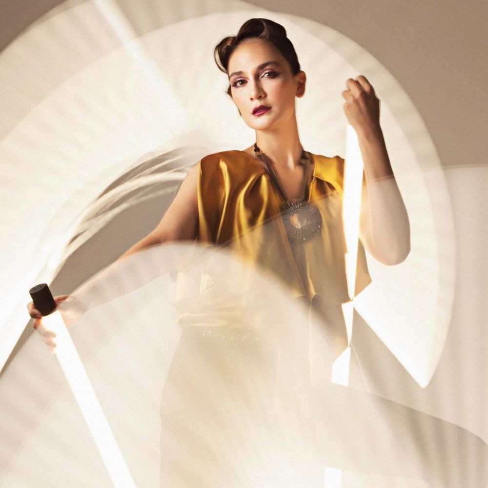 Nih 10 Hasil Pemotretan Luna Maya, Bak Super Model!