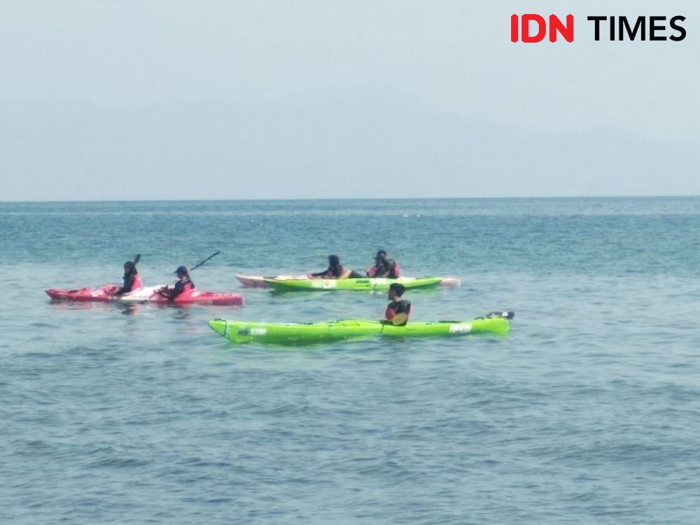 Targetkan Tembus Rekor MURI, Tim Kayak URaL 28 Jajal Danau Toba