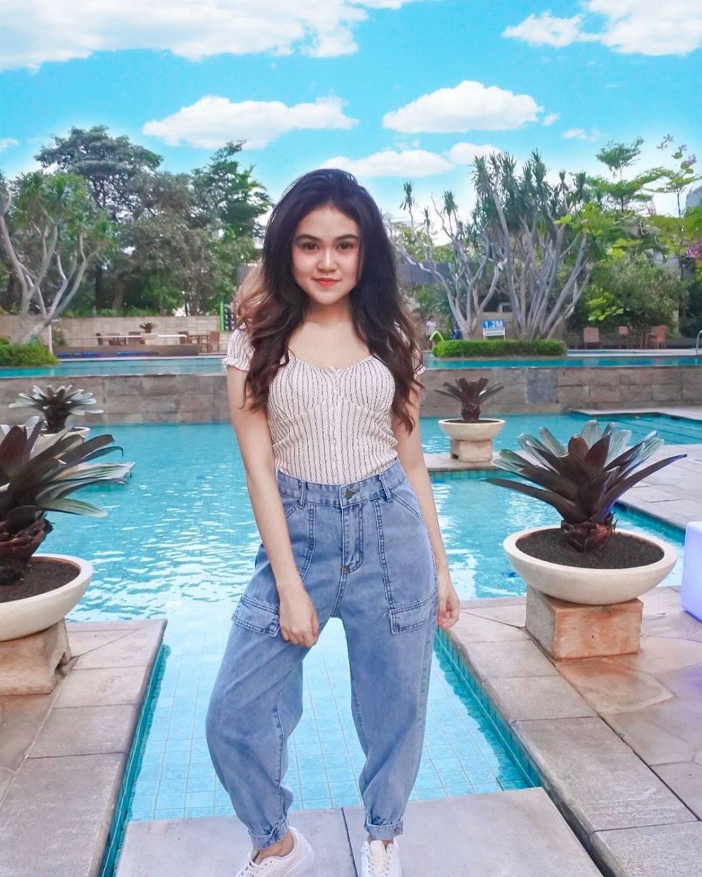 Serem! 10 Potret Selebgram Indrayani Rusady Dandan ala Annabelle