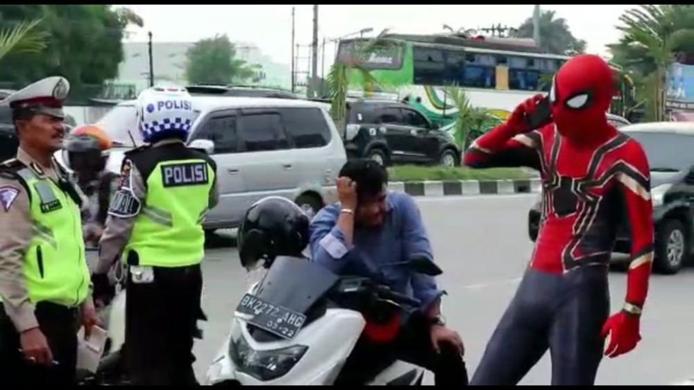 Di Balik Kisah Polisi Viral yang Terseret Mobil di Bandung
