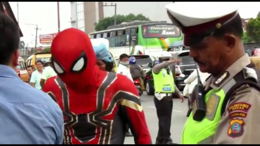Nekatnya Polisi Medan, Spider-Man pun Ikut Ditilang 