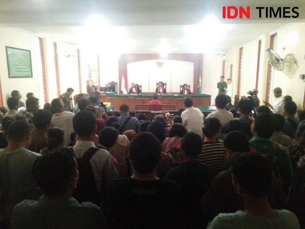 Mantan Bupati Tapteng Divonis 5 Tahun Penjara, Pendukung Soraki Hakim