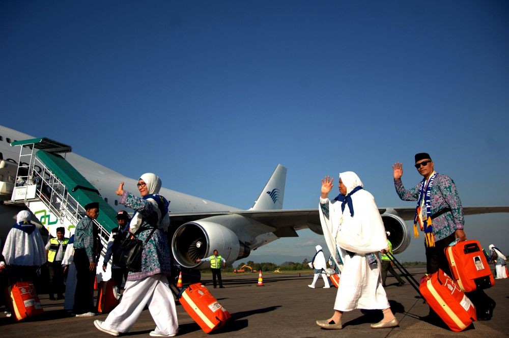 Tiket Pesawat Mahal, Jemaah Haji Mamuju Utara Naik Bus ke Makassar  