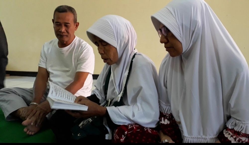 Sunak, Janda Sebatang Kara Berangkat Haji dari Hasil Jualan Kacang