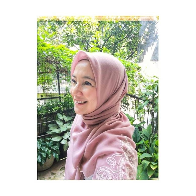 Memesona Banget, Ini 10 Penampilan Baru Cut Mini yang Mantap Berhijab