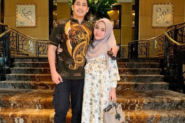 10 Momen Bahagia Kelahiran Medina Zein Dikaruniai Seorang Putra