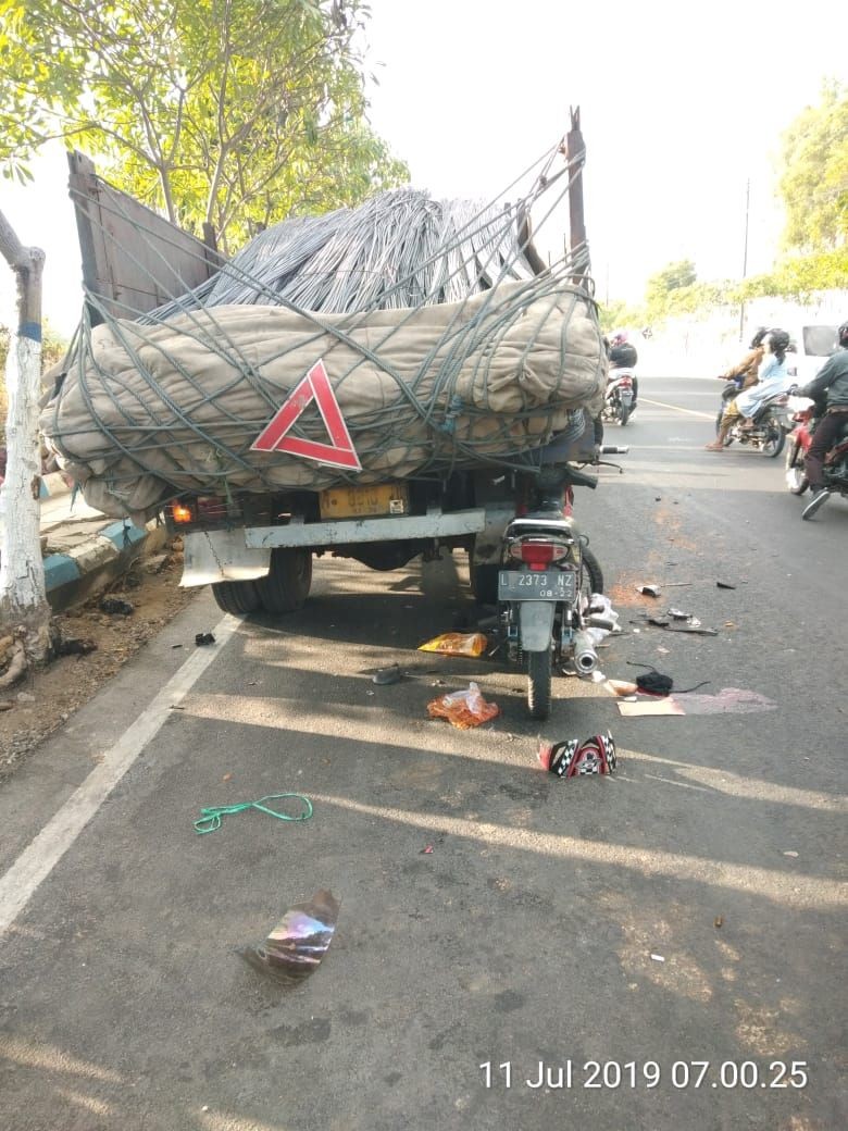 Tabrak Truk Parkir, Warga Surabaya Tewas di Sampang 