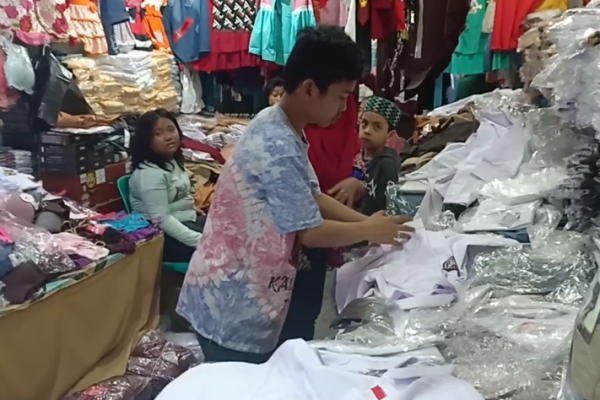 Jelang Tahun Ajaran Baru, Penjual Seragam Panen Rezeki