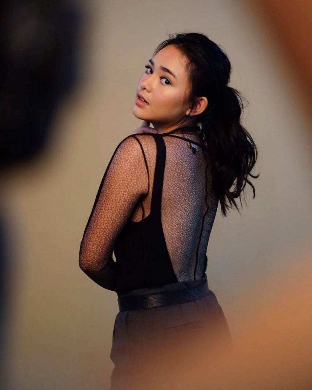 Pamer body. Body semok Amanda Manopo. Amanda Manopo telanjang.
