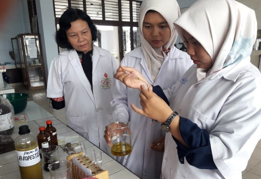 Mahasiswa Unimed Ubah Kulit Durian Menjadi Biopestisida