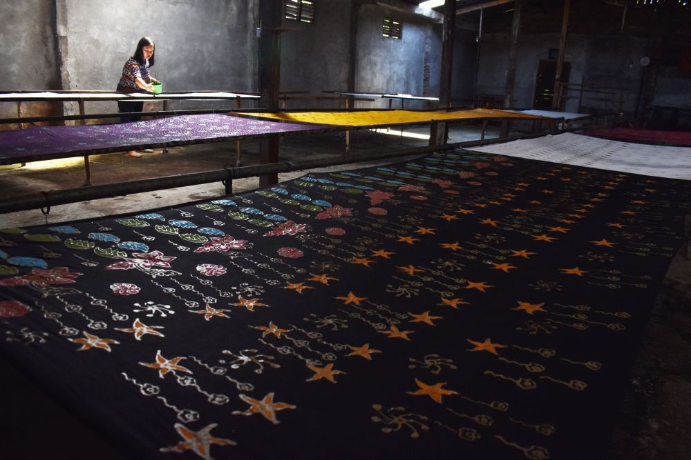 Bisnis Kerajinan Batik di Jateng Menggeliat, Ganjar Ikut 'Promosi'