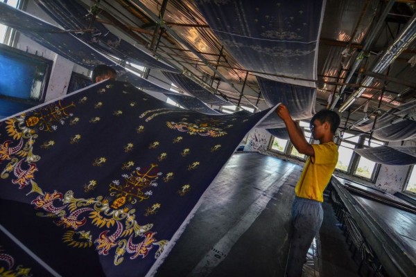 Bisnis Kerajinan Batik di Jateng Menggeliat, Ganjar Ikut 'Promosi'