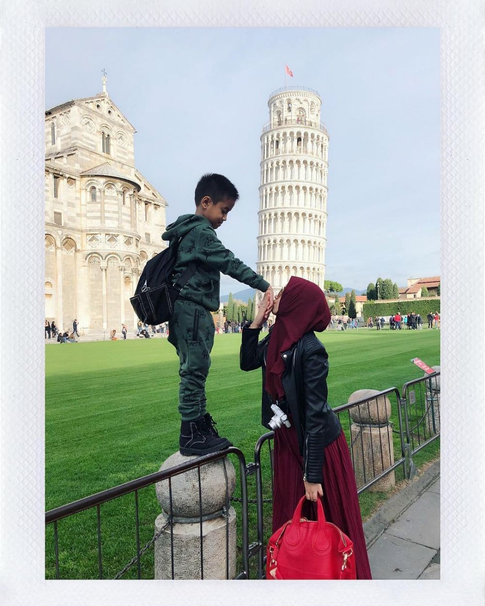 10 Potret Kompaknya Salmafina Sunan dan Sang Adik. Sibling Goals!