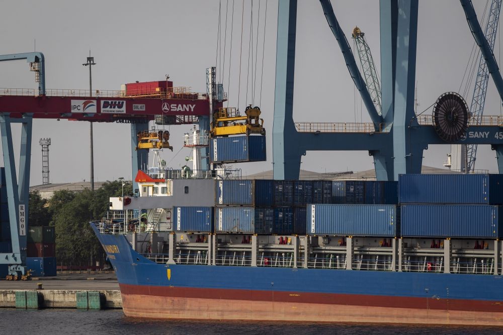 Kapal Asing Tabrak Container Crane Tanjung Emas Semarang