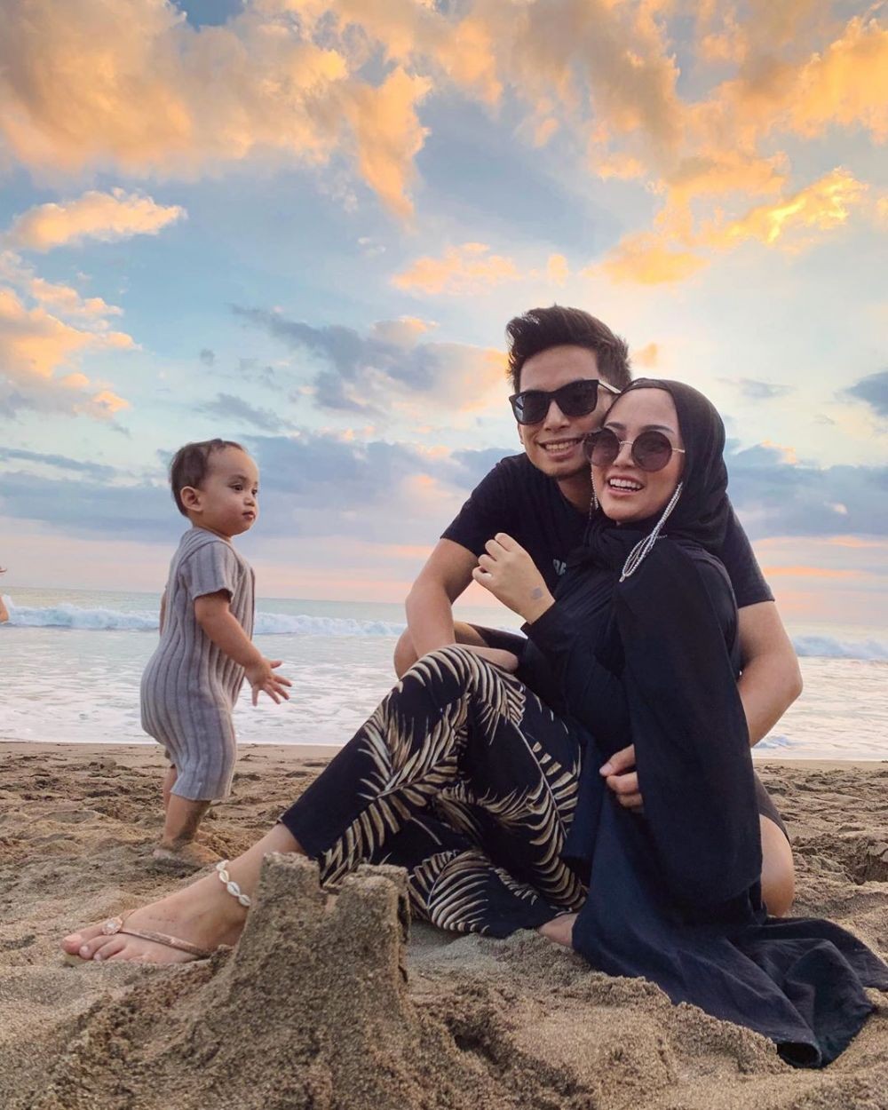10 Potret Babymoon Rachel Vennya Bareng Suami dan Xabiru di Bali