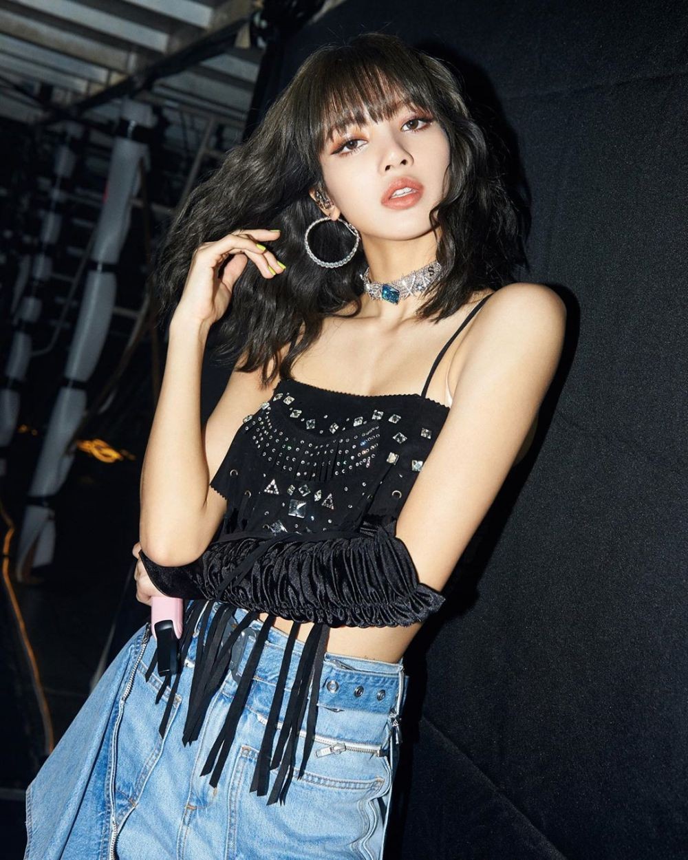 10 Pesona Terbaru  Lisa  BLACKPINK  dengan Rambut  Hitam Imut 