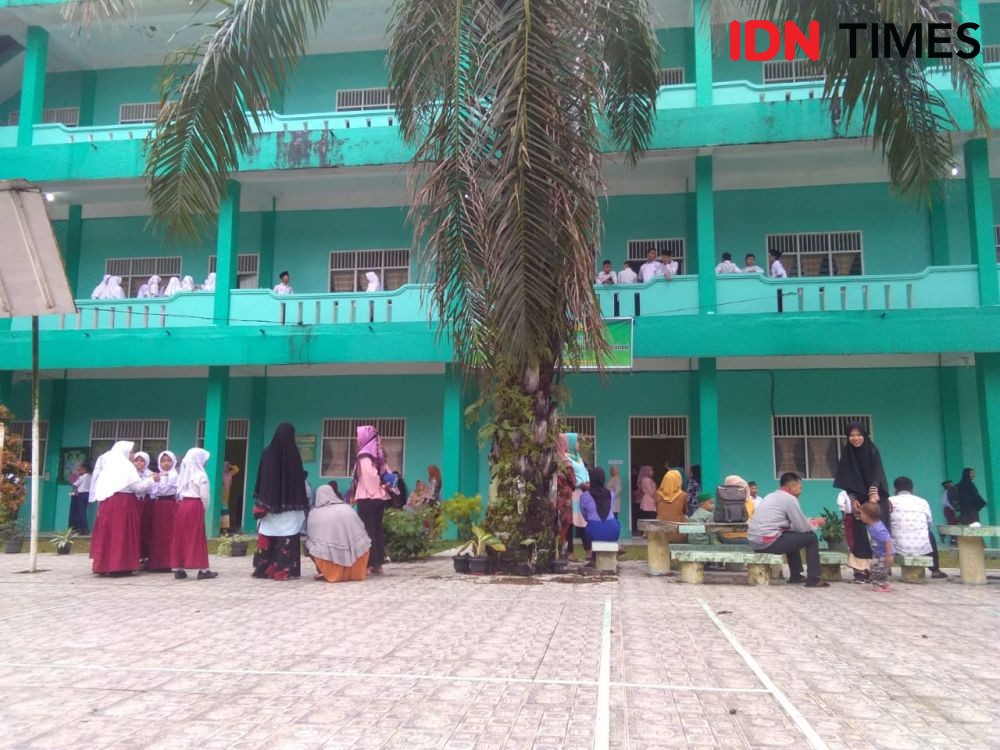 Hari Pertama Sekolah, Intip Momen Sukacita Siswa-siswi SD di Binjai