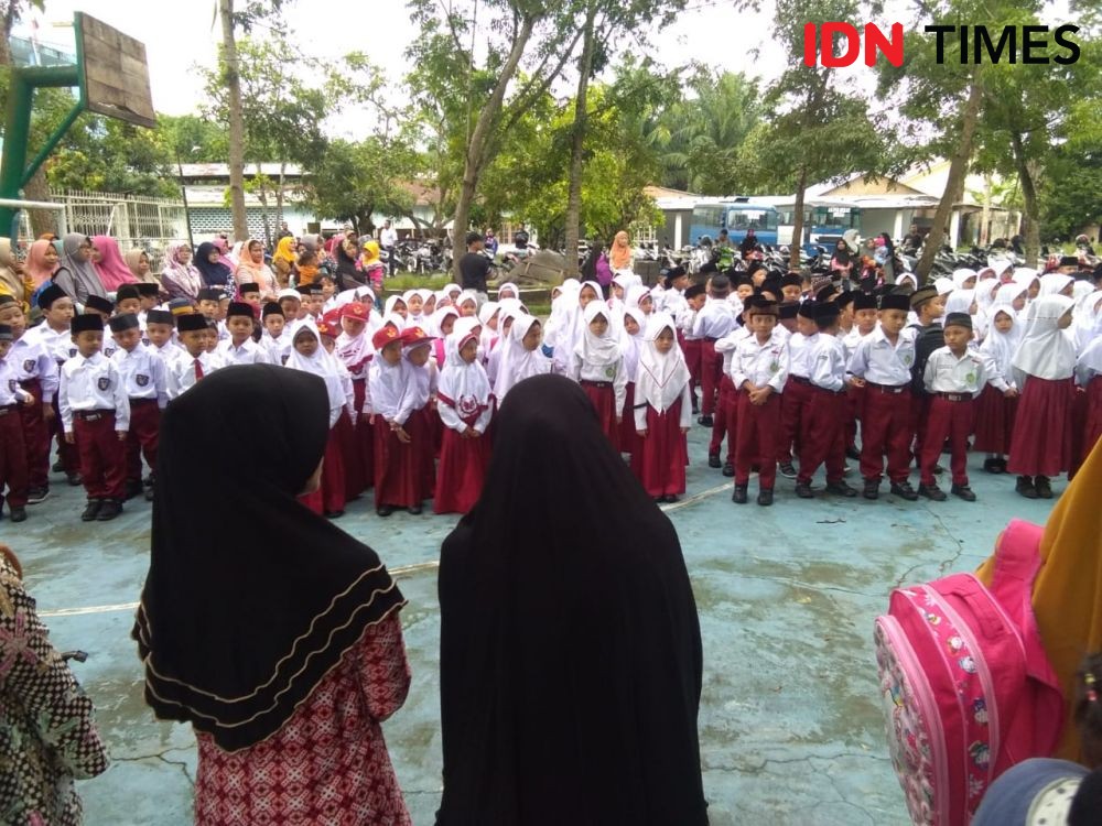 Hari Pertama Sekolah, Intip Momen Sukacita Siswa-siswi SD di Binjai