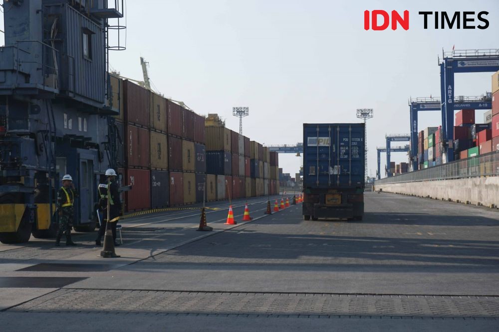 [FOTO] 10 Potret Reruntuhan Container Crane yang Ditabrak Kapal Asing