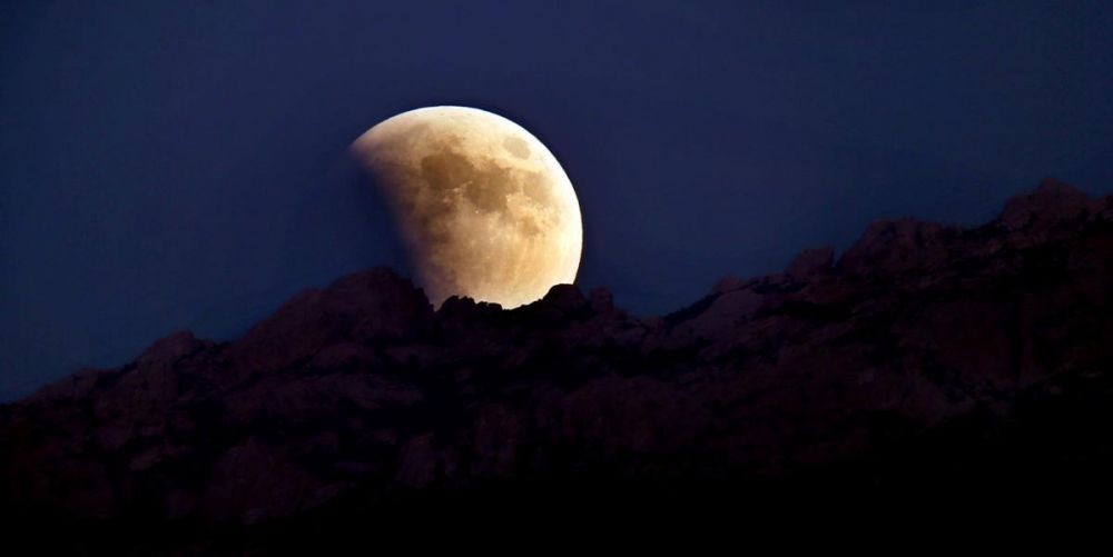 Simak Nih Guys, Waktu Berburu Foto Gerhana Bulan yang Tepat Malam Ini