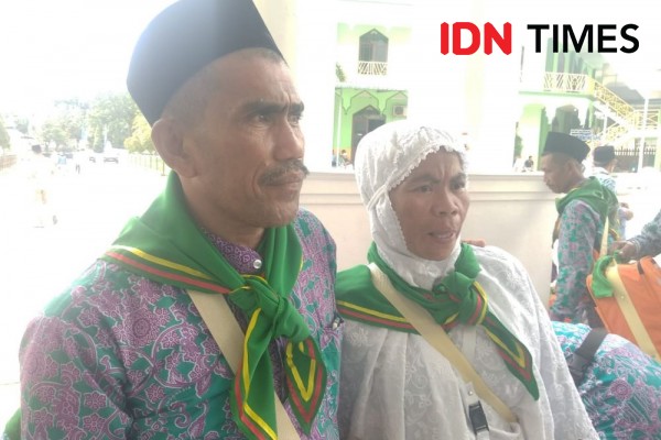 Menabung Belasan Tahun, Pengrajin Kubah Masjid Naik Haji Bersama Istri