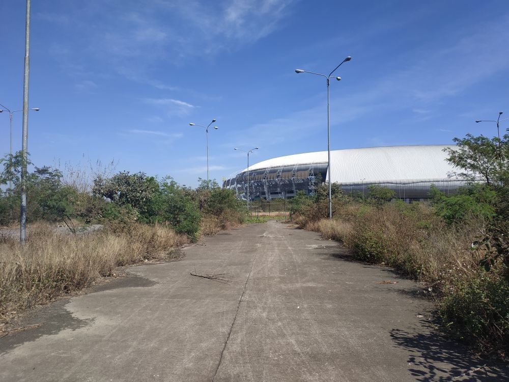 Stadion GBLA Tak Terawat, Lahan Parkir Jadi Tempat Lomba Merpati