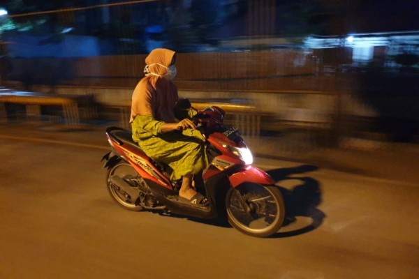 Keren! Polisi Menyamar Jadi Emak-emak lalu Ringkus Komplotan Begal