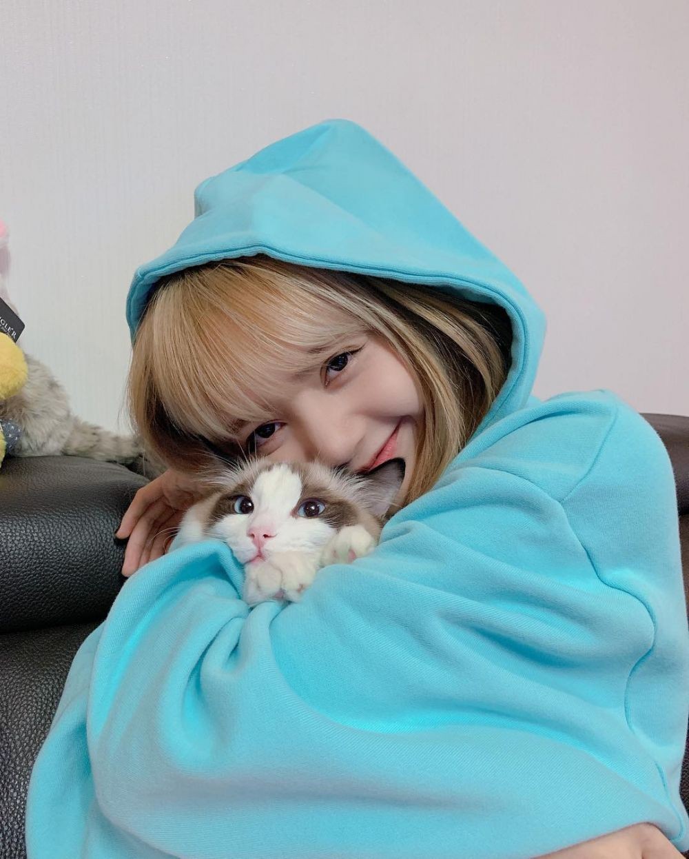 10 Potret Kedekatan Idola KPop & Hewan Peliharaannya