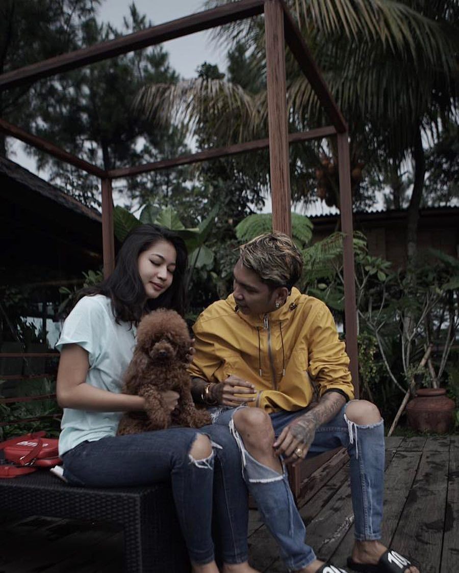 Bikin Iri, 10 Potret Mesra Young Lex dan Pacarnya yang Menawan