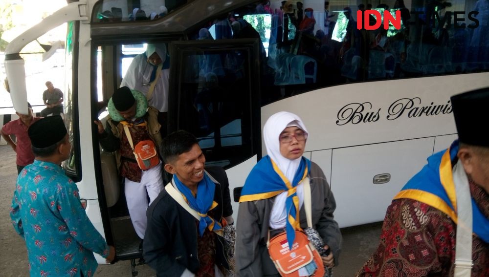 Jemaah Haji Papua Terlantar karena Asrama Haji Makassar Penuh