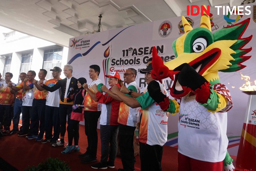 [FOTO] 10 Potret Arak-arakan Torch Relay ASEAN School Games 2019