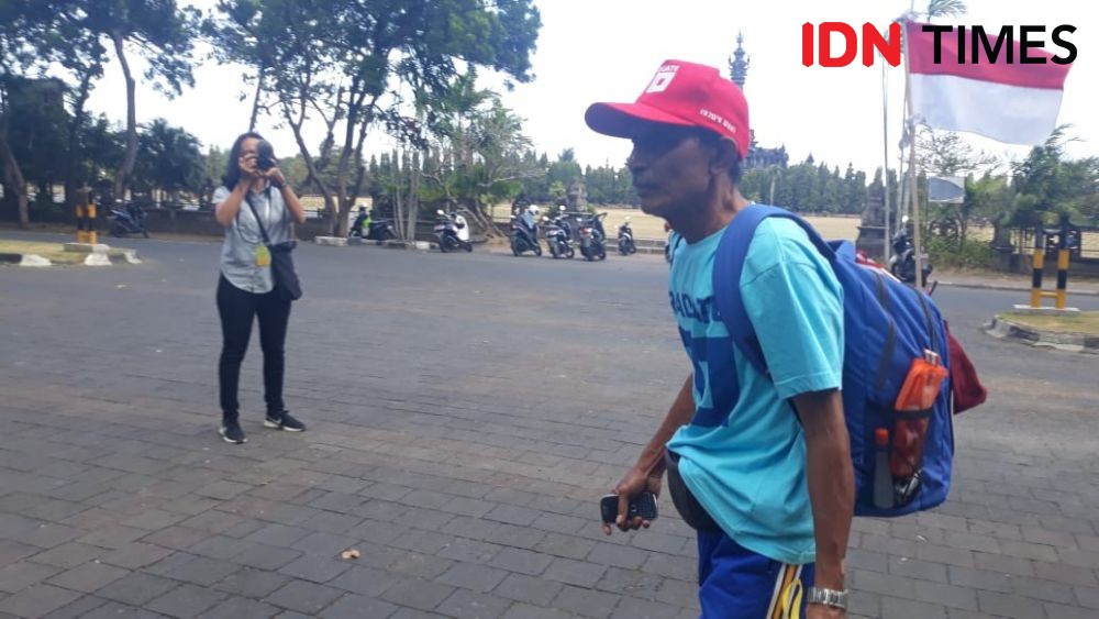 Jalan Kaki dari Singaraja-Denpasar, Kakek ini Bawa Surat Buat Jokowi
