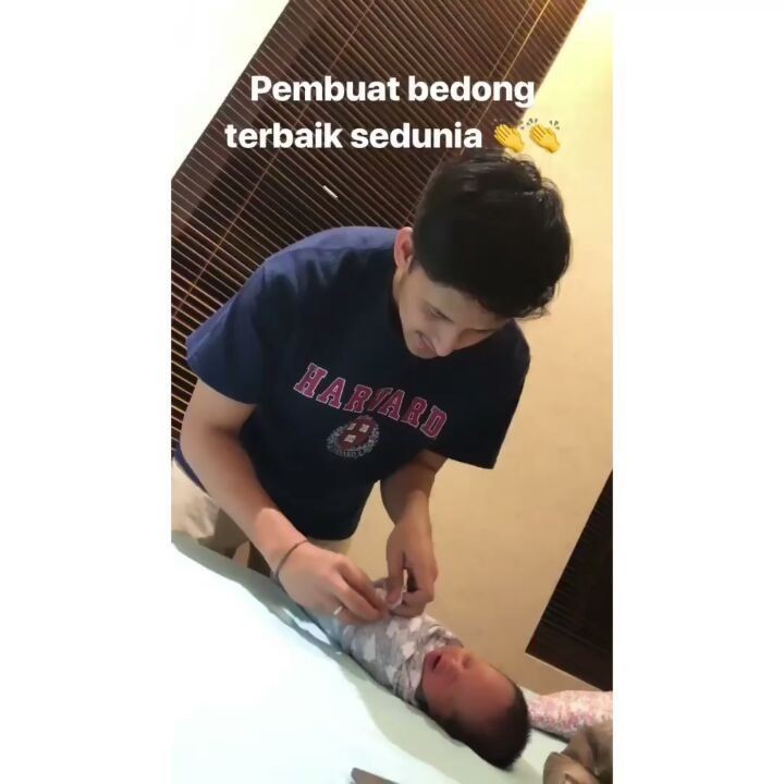 10 Momen Randi Bachtiar Saat Mengurus Anak, Ayah Panutan Deh!