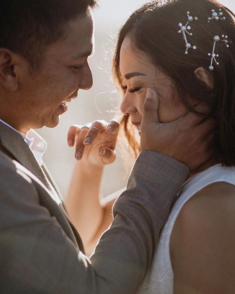 Syahdu! Ini 10 Potret Pre Wedding Influencer Ayla Dimitri di Bromo