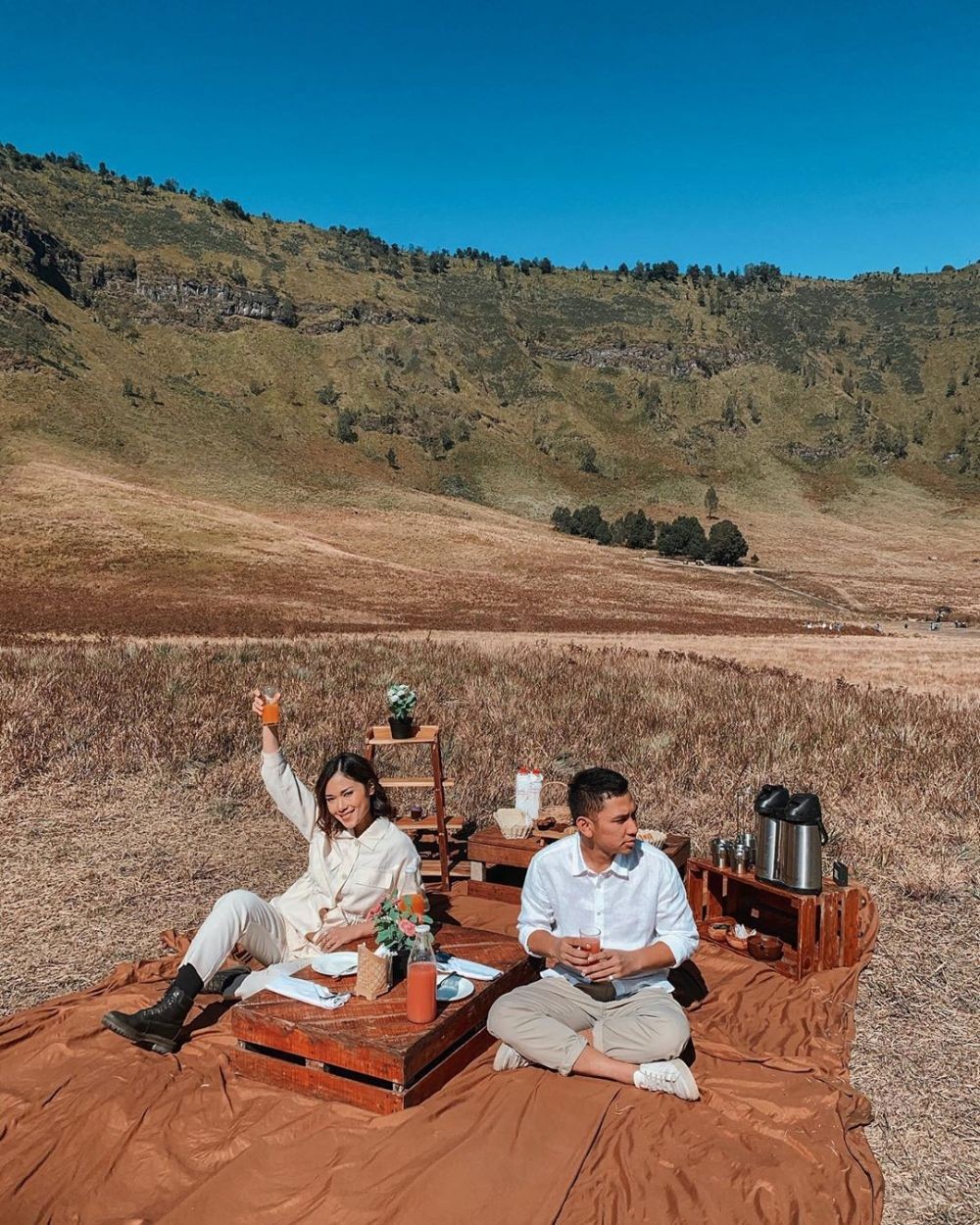 Syahdu! Ini 10 Potret Pre Wedding Influencer Ayla Dimitri di Bromo
