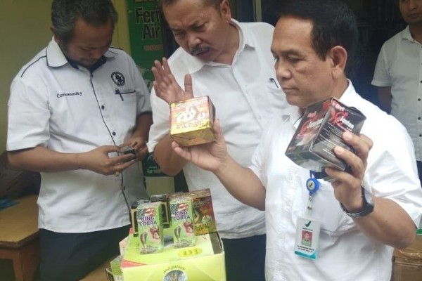 Jual Obat-obatan Ilegal, Rumah Warga Medan Amplas Digrebek BBPOM