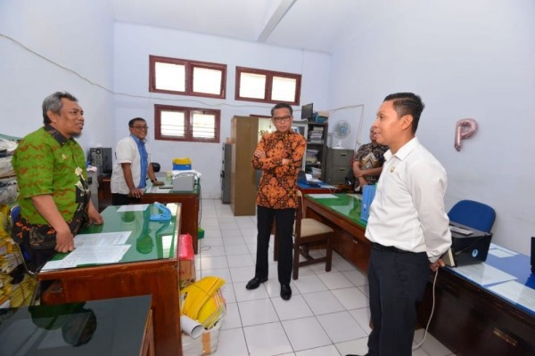 Sidak di Dinas Kehutanan Sulsel, Gubernur Nurdin: Saya Kecewa