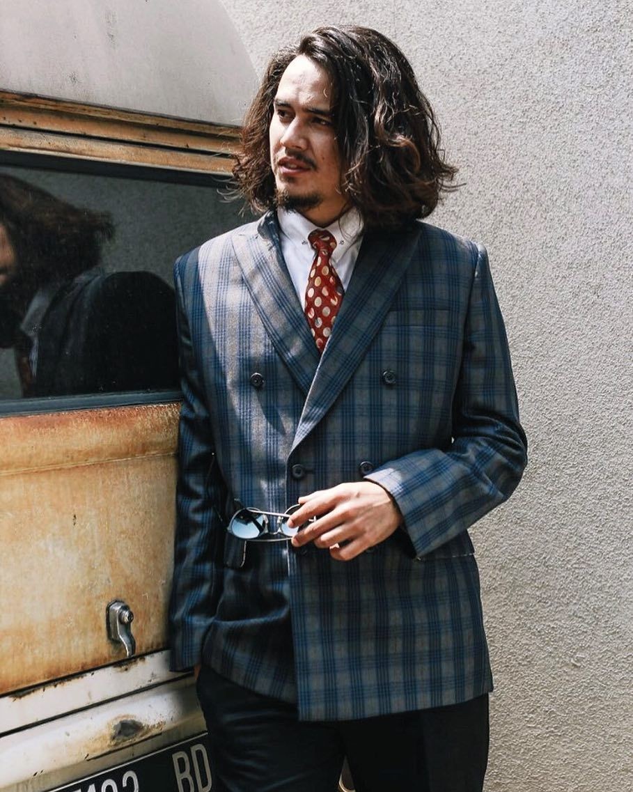 10 Potret David John, Pemeran Film Koboy Kampus yang Mirip Johnny Depp