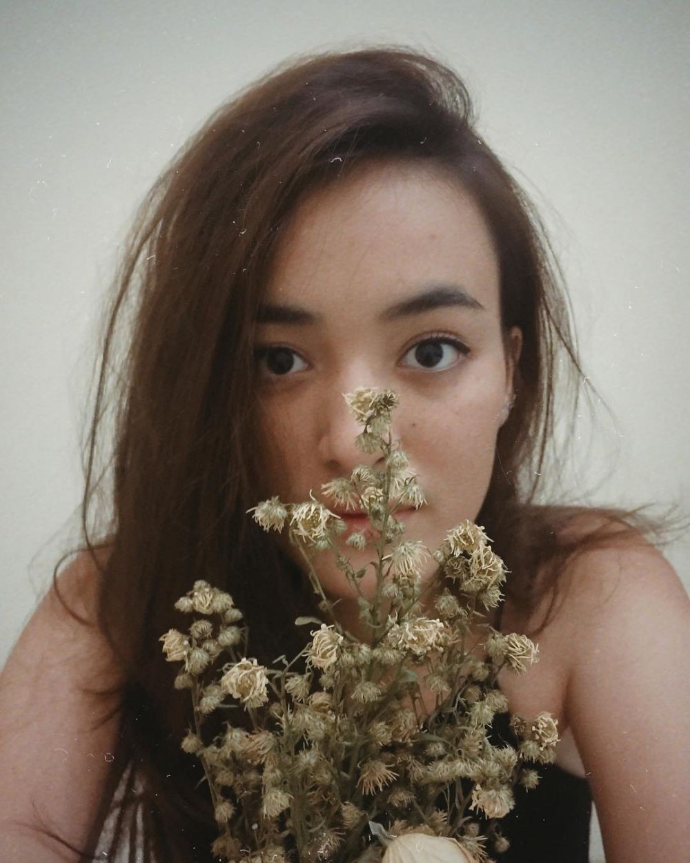 Tampil Natural dengan Flawless Make Up, Ini 10 Potret Kece Mawar Eva