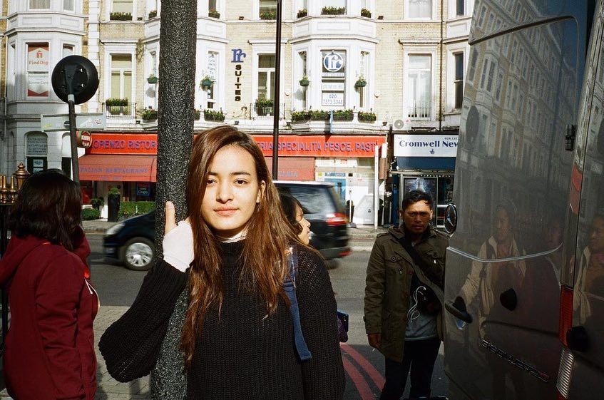 Tampil Natural dengan Flawless Make Up, Ini 10 Potret Kece Mawar Eva