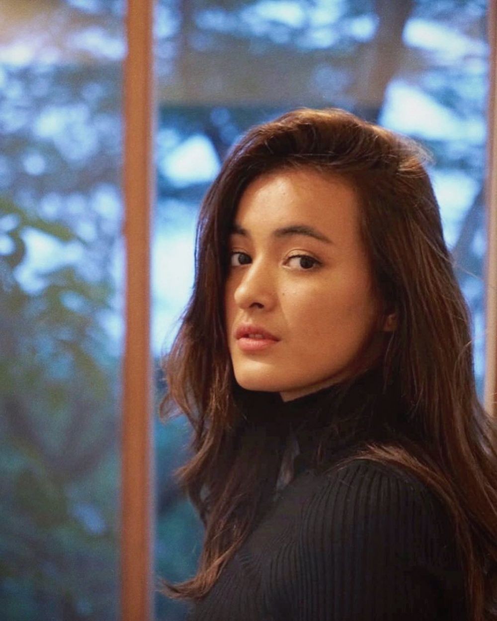 Tampil Natural dengan Flawless Make Up, Ini 10 Potret Kece Mawar Eva
