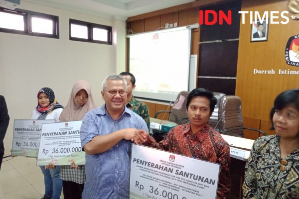 KPU DIY Beri Santunan Ahli Waris Petugas KPPS yang Meninggal