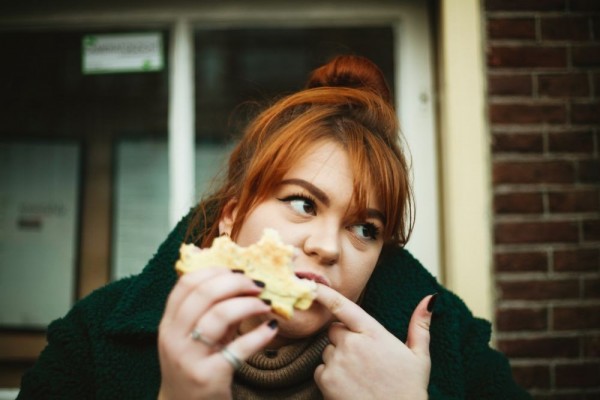 Gak Hanya Tersedak, Inilah 5 Dampak Buruk Jika Makan Tergesa-gesa