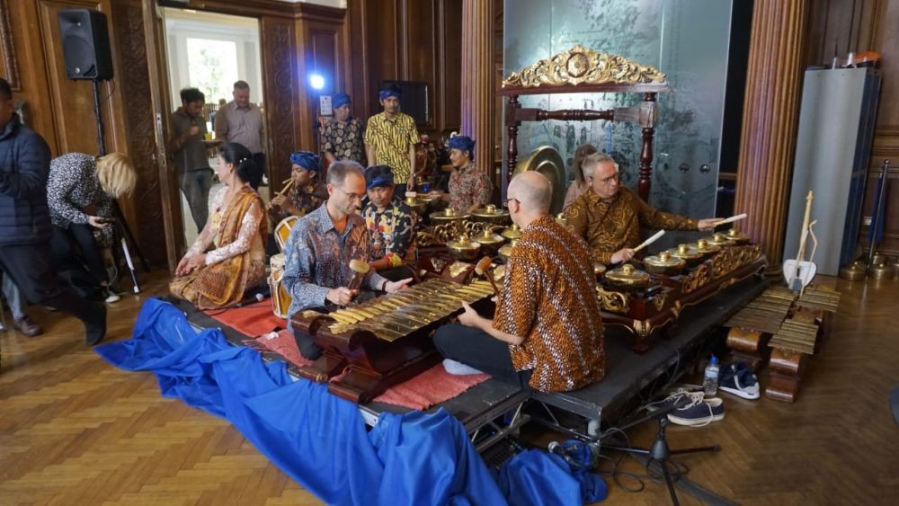 Cara Pemprov Jabar Mengenalkan Budaya Sunda pada Milenial