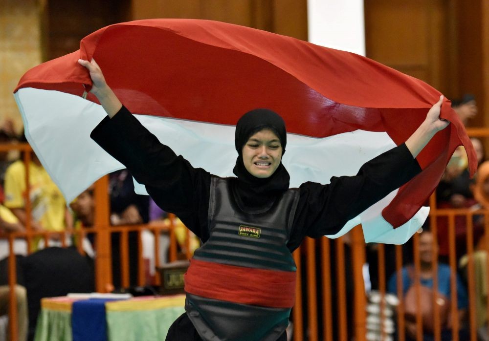 [FOTO] Aksi Pesilat Indonesia di Ajang ASEAN School Games 2019